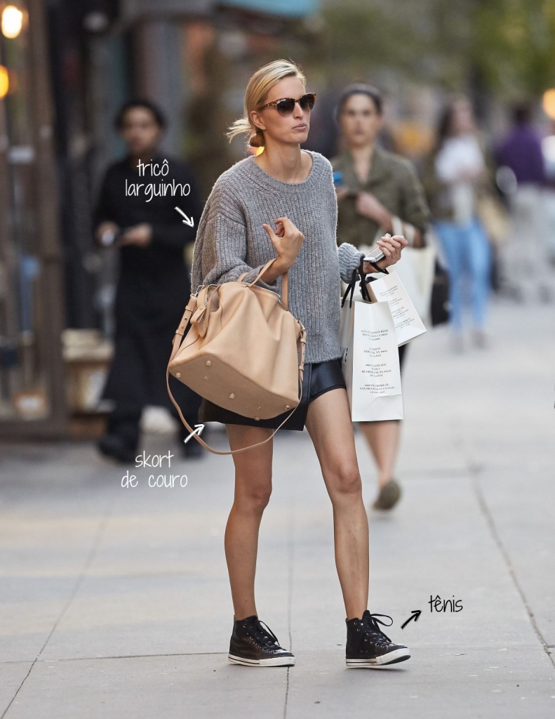 karolina-kurkova-in-leather-skirt-out-in-new-york_7