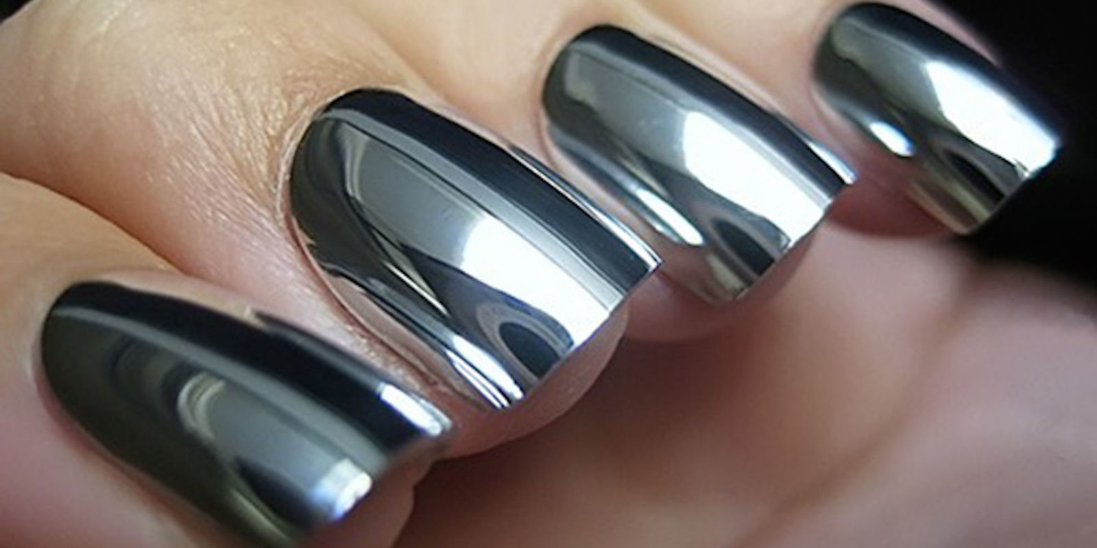 landscape-1468489788-mirror-effect-nails